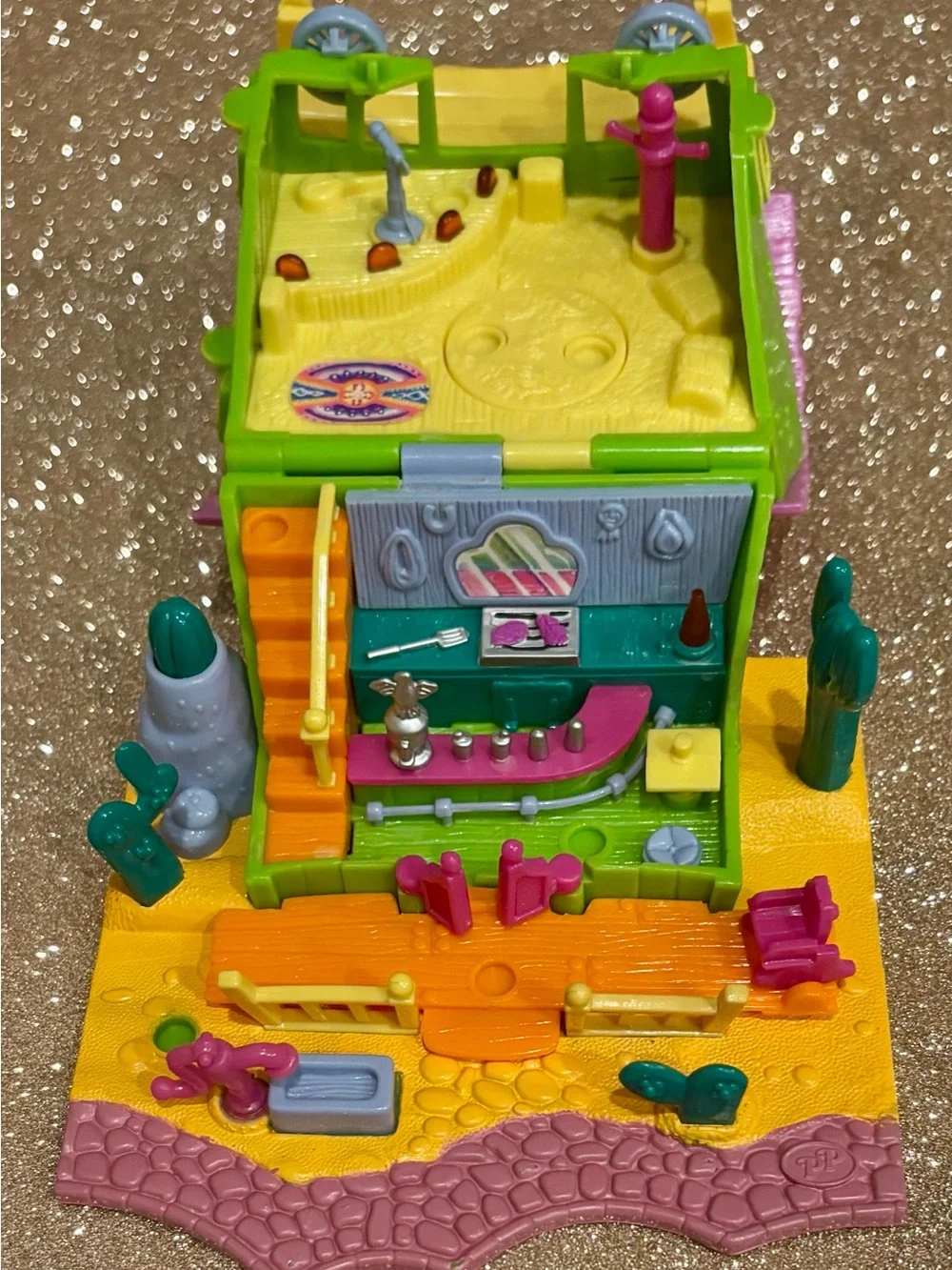Bluebird Toys: Polly Pocket 1994 Light-up Horseshoe Saloon